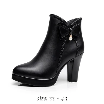 Высококачественные короткие кожаные ботинки до щиколотки для женщин на платформе на высоком каблуке 11 см, новинка 2023 года, осень-зима, 33, 42, 43, элегантная обувь черного цвета