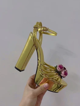 Золотые женские сандалии-гладиаторы с цветочным узором на платформе, Массивные Сандалии на высоком каблуке 14 см, Вечерние модельные туфли