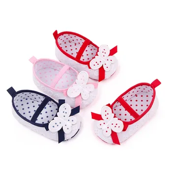 Обувь на плоской подошве для новорожденных девочек с мягкой подошвой и бантом в виде бабочки, эластичная лента в горошек, нескользящая детская обувь для малышей в помещении и на улице